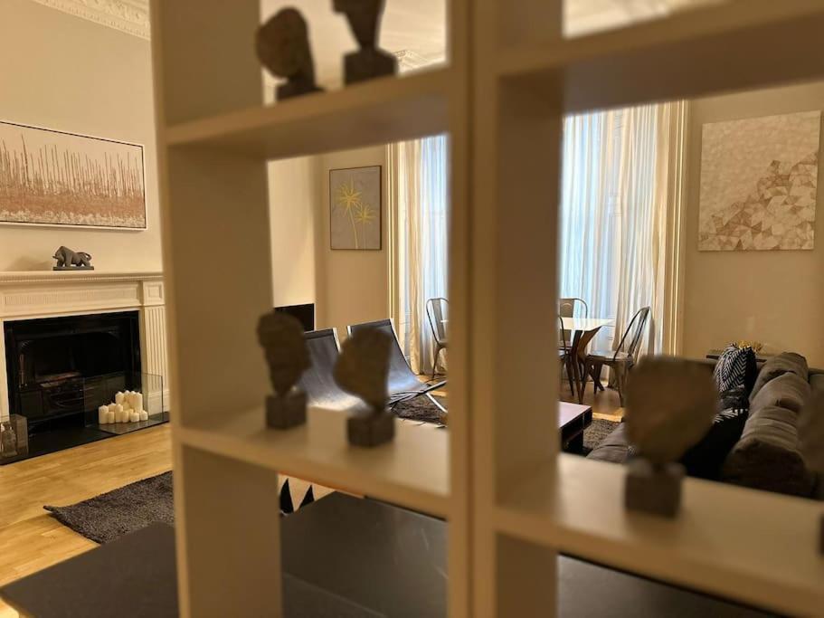 런던 Stunning 2 Bed/2Bath Flat In Heart Of Kensington 아파트 외부 사진