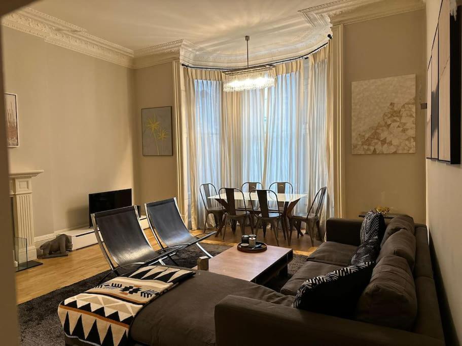 런던 Stunning 2 Bed/2Bath Flat In Heart Of Kensington 아파트 외부 사진